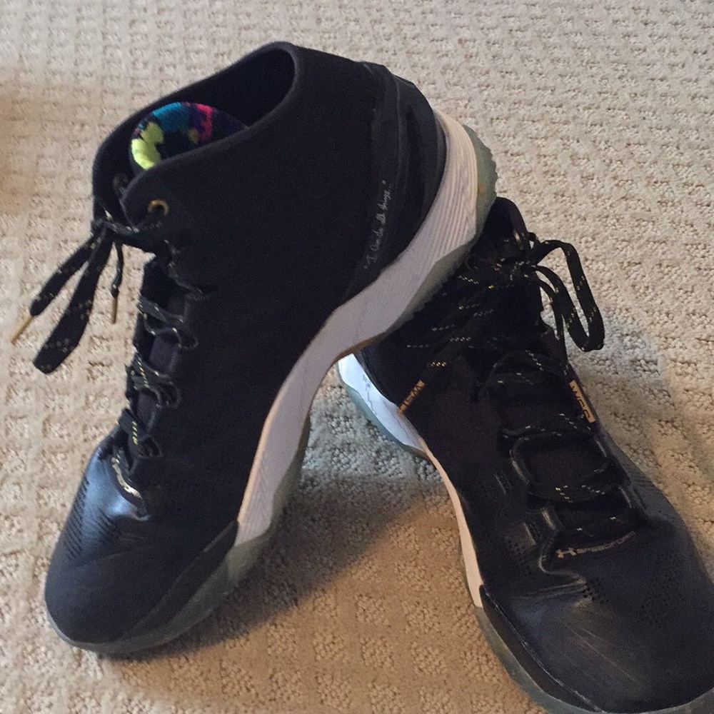 Men's basketball shoes. Size 11.
